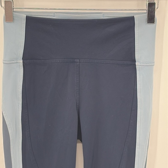 Lululemon Get Going Train Tight 28" in Blues - Size 4 - Picture 4 of 8
